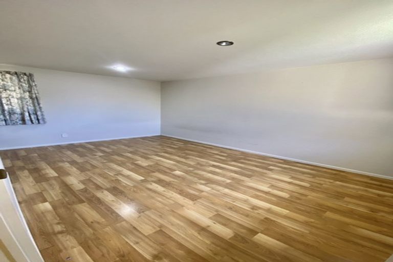 Photo of property in 488 East Coast Road, Windsor Park, Auckland, 0630