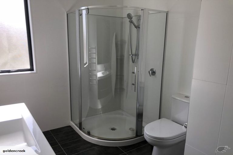 Photo of property in 8 Travis View Drive, Fairview Heights, Auckland, 0632