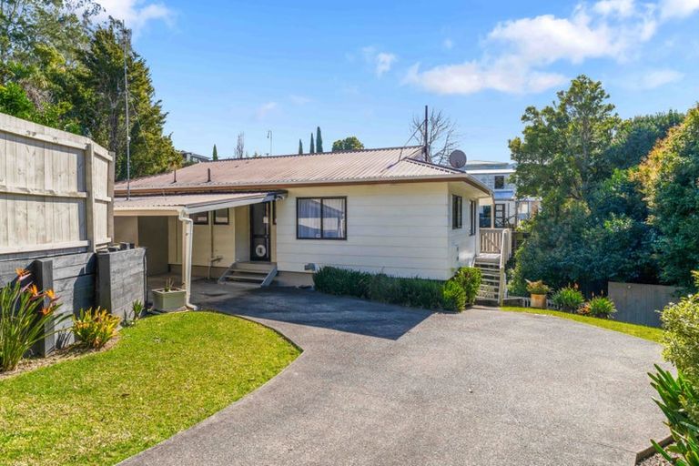 Photo of property in 2/95 Fairclough Road, Beach Haven, Auckland, 0626