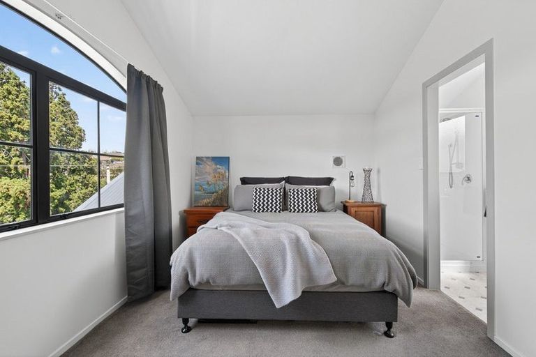 Photo of property in 6a Ranginui Road, Welcome Bay, Tauranga, 3112