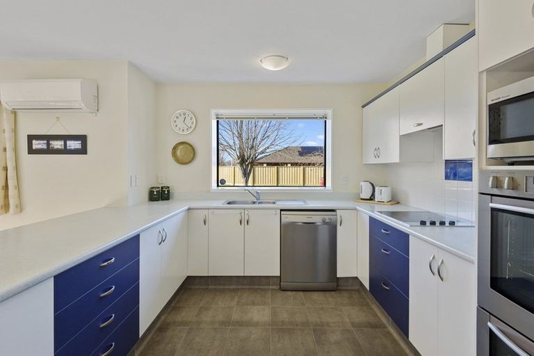 Photo of property in 31 Providence Place, Redwood, Christchurch, 8051
