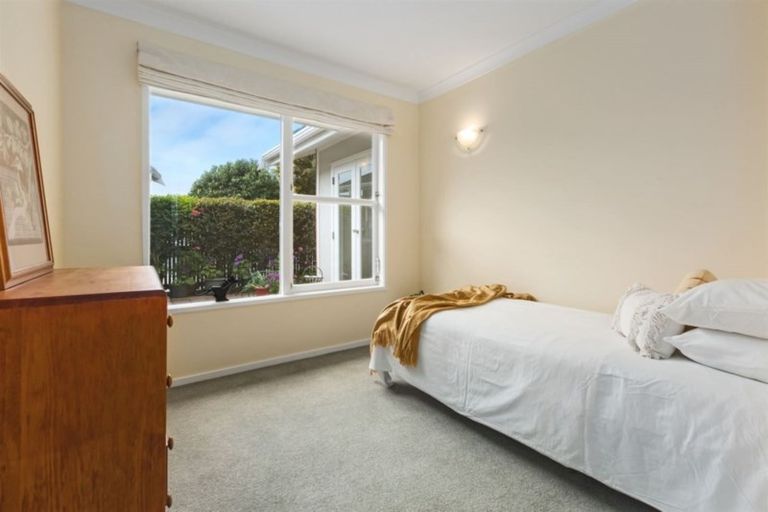 Photo of property in 7 Oak Avenue, Paremata, Porirua, 5024