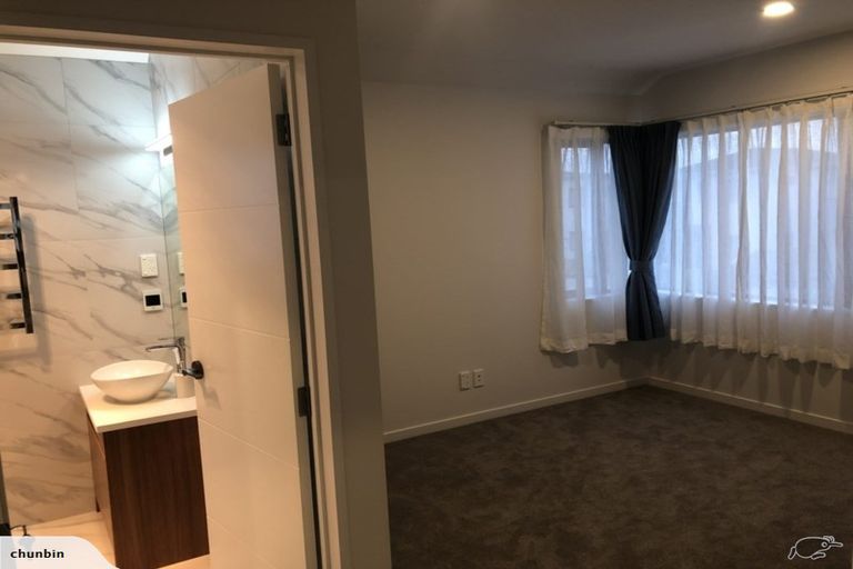 Photo of property in 41 Toanui Road, Hobsonville, Auckland, 0616