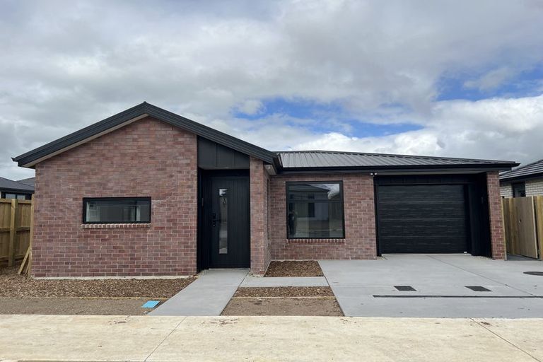 Photo of property in 24 Waruhia Crescent, Rototuna North, 3281