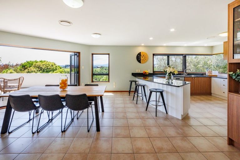 Photo of property in 33 Ruapehu Drive, Fitzherbert, Palmerston North, 4410