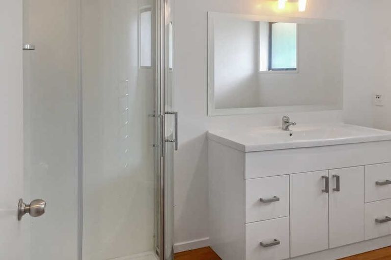 Photo of property in 2/2a Thorrington Road, Cashmere, Christchurch, 8022