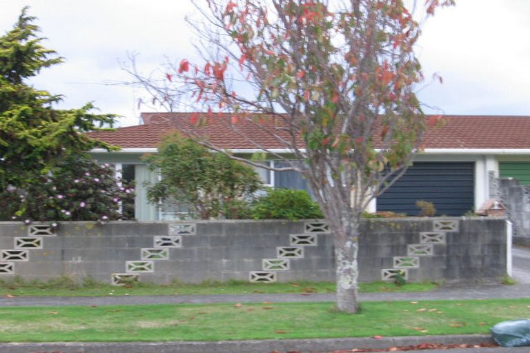 Photo of property in 5a Andrew Street, Waikanae, 5036