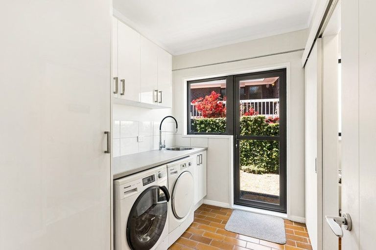 Photo of property in 8 Pounamu Place, Shelly Park, Auckland, 2014