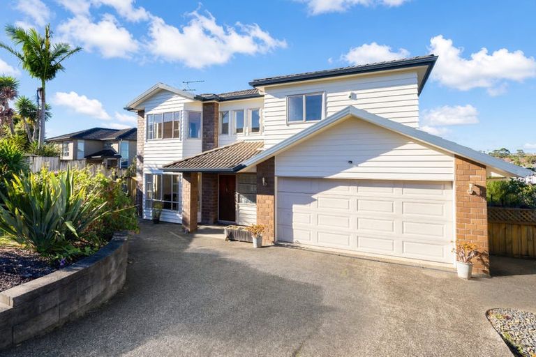 Photo of property in 11 Tekapo Rise, Fairview Heights, Auckland, 0632