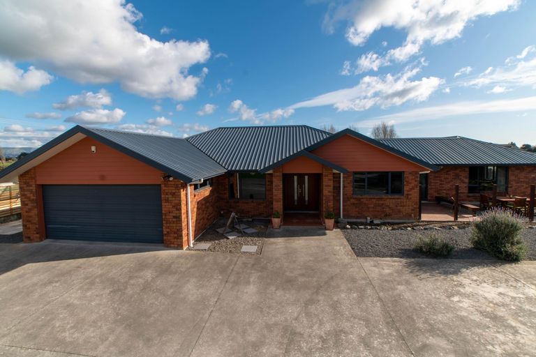 Photo of property in 339 Stoney Creek Road, Kelvin Grove, Palmerston North, 4470