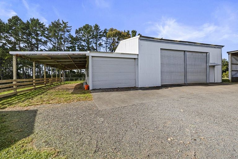 Photo of property in 435 Barrett Road, Omata, New Plymouth, 4374