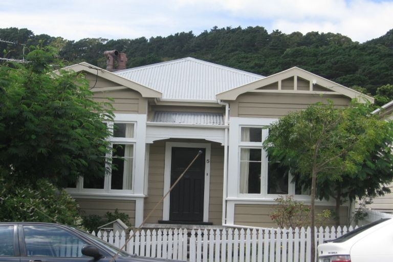 Photo of property in 5 Porritt Avenue, Mount Victoria, Wellington, 6011