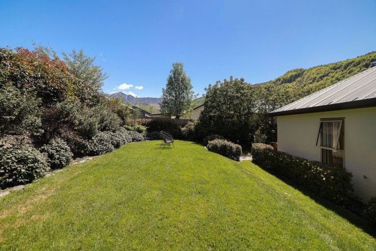 Photo of property in 12 Alexander Place, Arrowtown, 9302