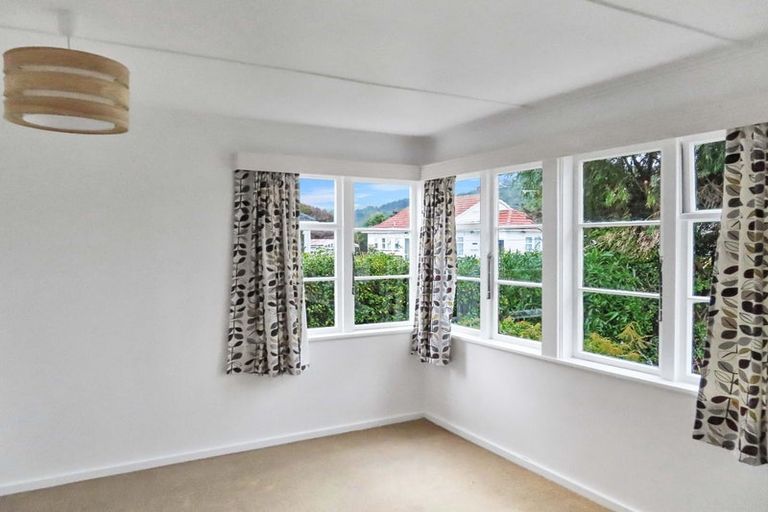 Photo of property in 3 Bryant Grove, Taita, Lower Hutt, 5011