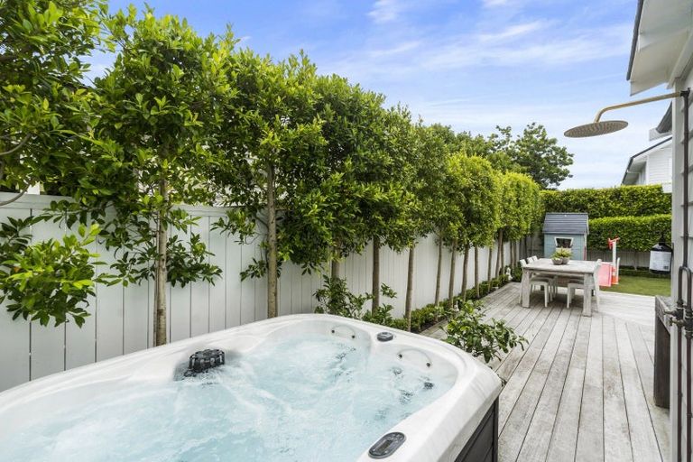 Photo of property in 63 Aramoana Avenue, Devonport, Auckland, 0624