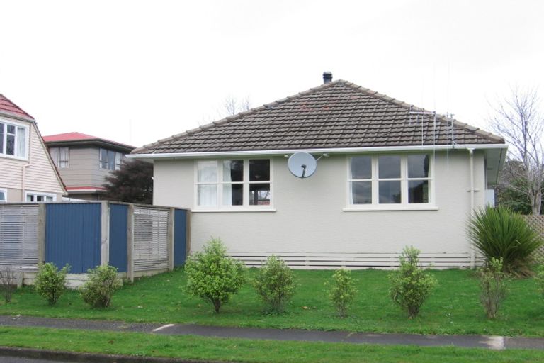 Photo of property in 2 Antrim Place, Hokowhitu, Palmerston North, 4410