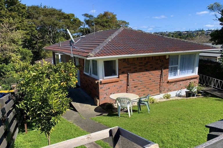 Photo of property in 1/10 Nea Place, Hillcrest, Auckland, 0627