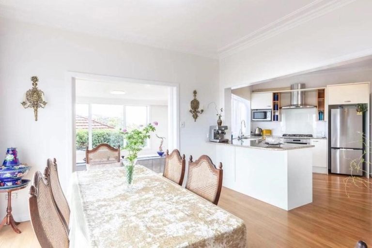 Photo of property in 84 Mellons Bay Road, Mellons Bay, Auckland, 2014