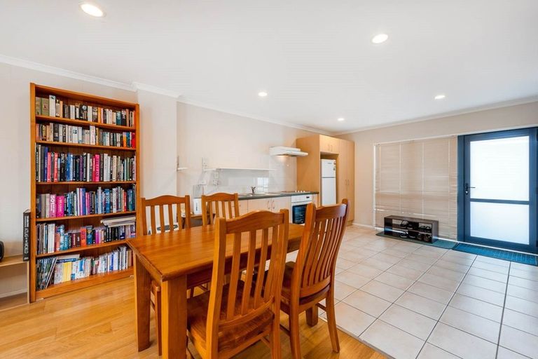 Photo of property in Tuscany Way, 21/3 Ambrico Place, New Lynn, Auckland, 0600