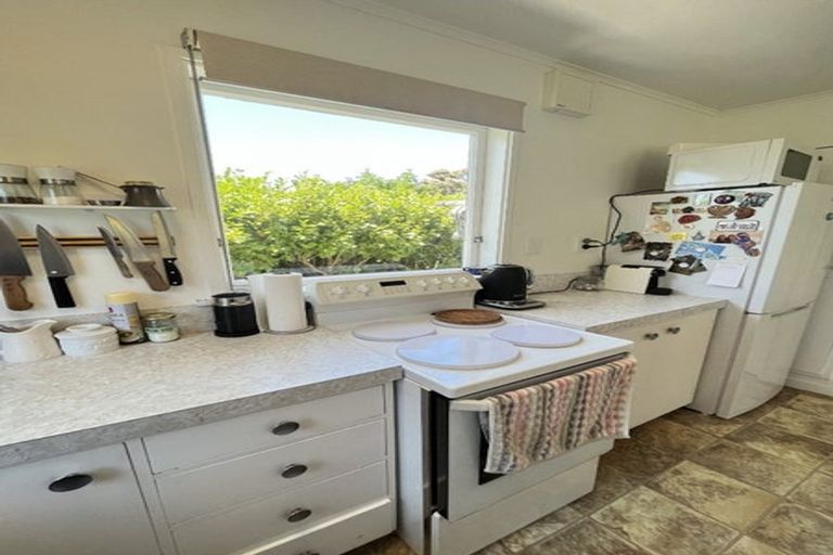 Photo of property in 2 Taupo Crescent, Plimmerton, Porirua, 5026