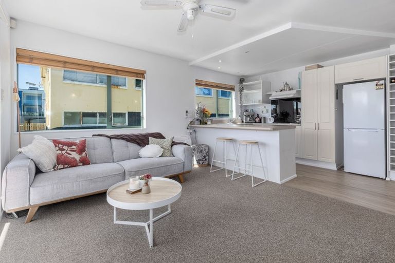 Photo of property in 1e/25 Maclean Street, Paraparaumu Beach, Paraparaumu, 5032