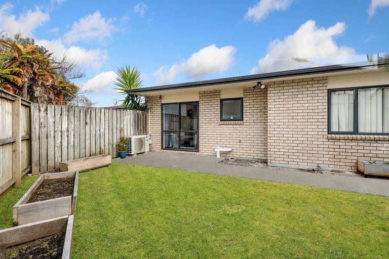 Photo of property in 14/12a Tironui Station Road East, Papakura, 2112