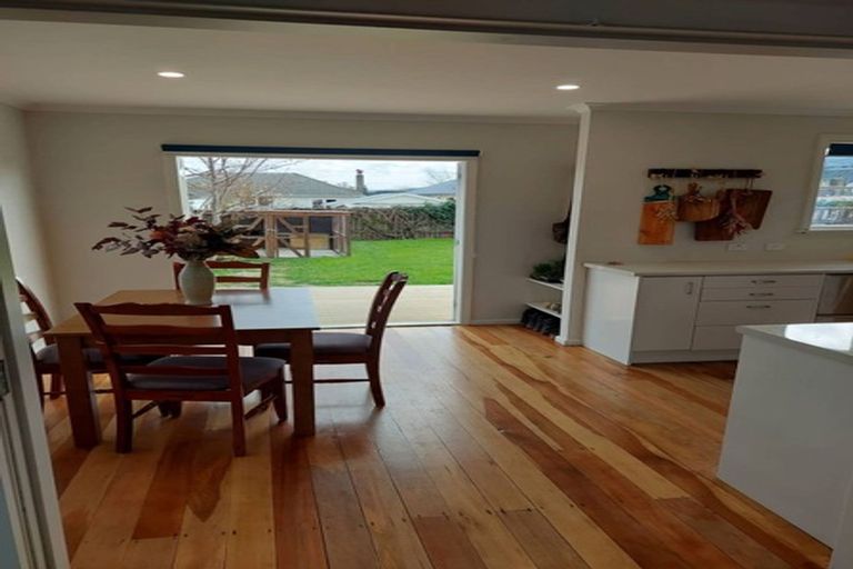 Photo of property in 15 Argyle Grove, Trentham, Upper Hutt, 5018