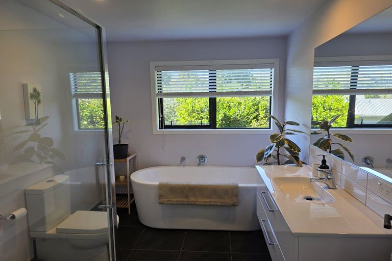 Photo of property in 17 Tauroa Road, Havelock North, 4130