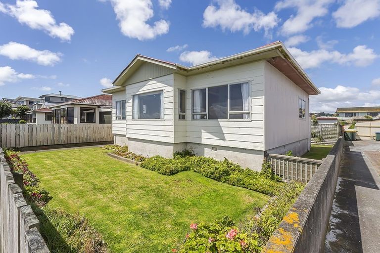Photo of property in 12 Beach Road, Titahi Bay, Porirua, 5022