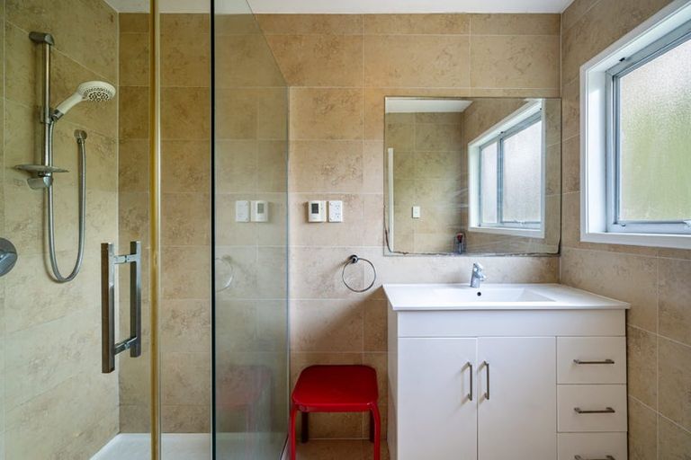 Photo of property in 21 Parr Terrace, Castor Bay, Auckland, 0620