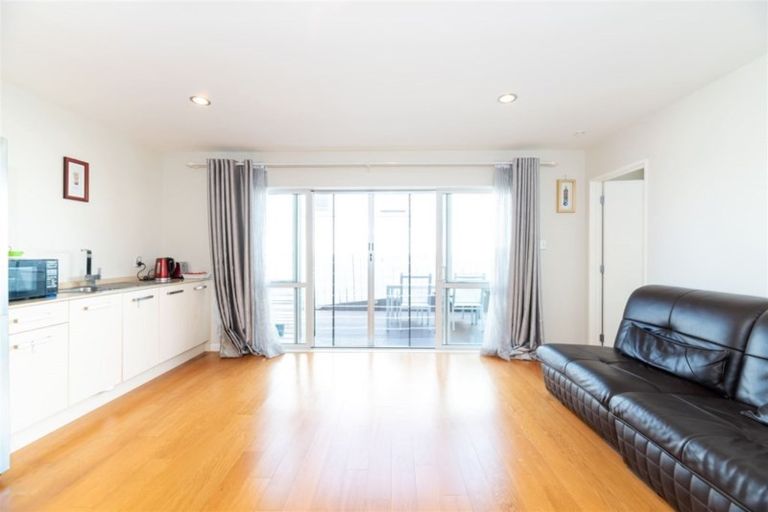 Photo of property in 20a Orton Street, Glenfield, Auckland, 0627