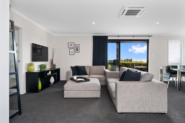 Photo of property in 18 Vista Close, Omokoroa, 3114