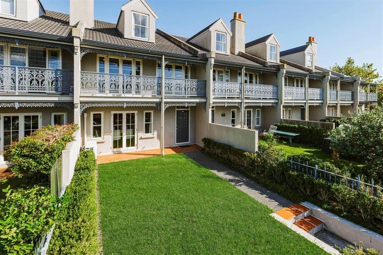 Photo of property in 10 Leneford Drive, East Tamaki, Auckland, 2013