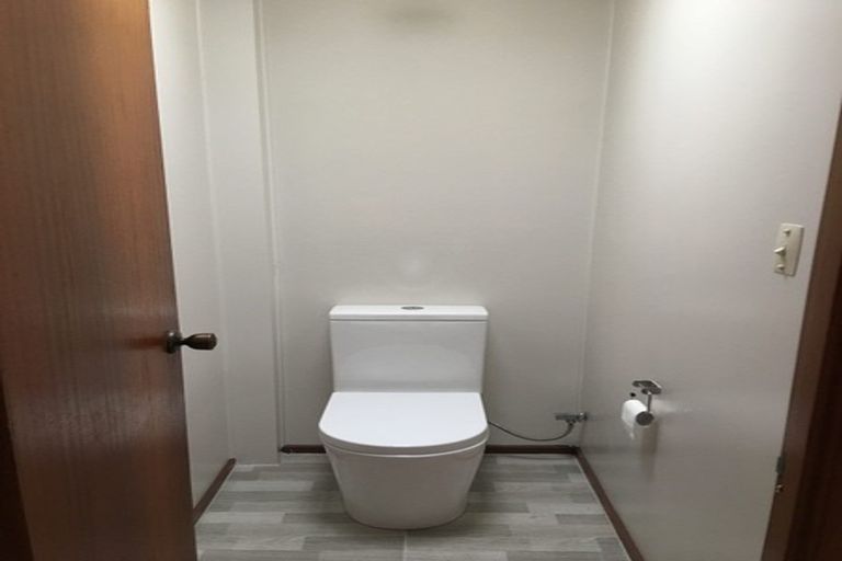 Photo of property in 2/169 Onewa Road, Birkenhead, Auckland, 0626