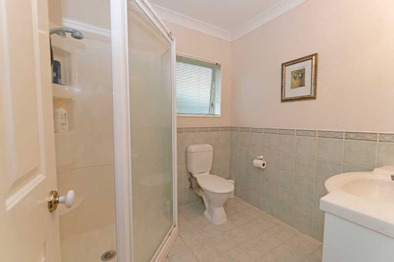 Photo of property in 46 Hogarth Rise, West Harbour, Auckland, 0618