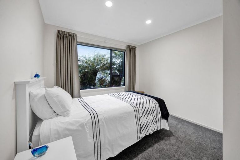 Photo of property in 19 Dolphin Parade, Bell Block, New Plymouth, 4312