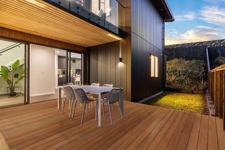 Photo of property in 8 Kumukumu Road, Long Bay, Auckland, 0630