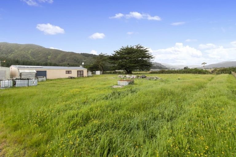 Photo of property in 104 Upper Fitzherbert Road, Wainuiomata, 5373