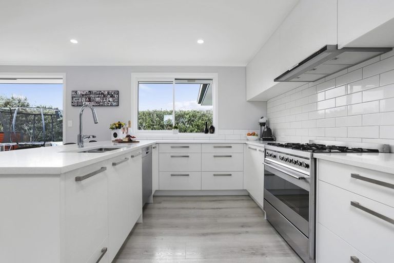 Photo of property in 4 Sir Lincoln Drive, Kumeu, 0810