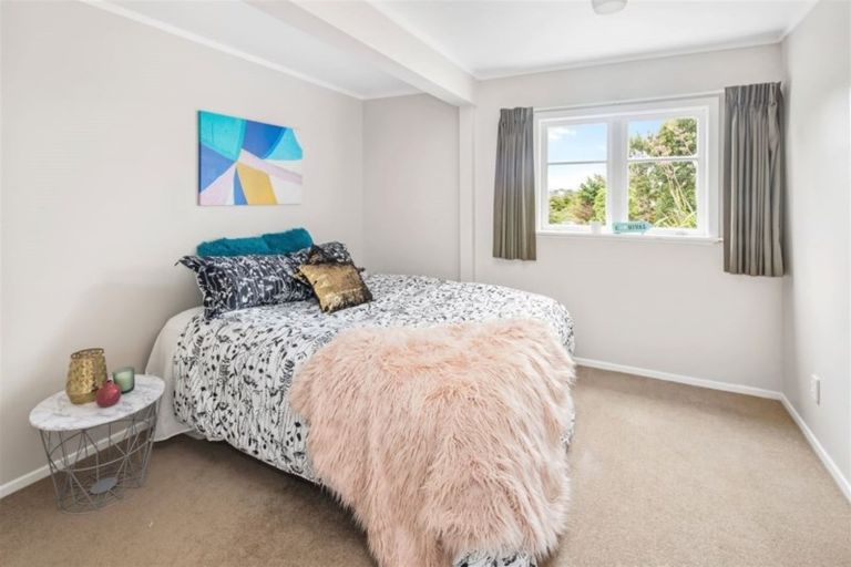 Photo of property in 56 Glanmire Road, Newlands, Wellington, 6037