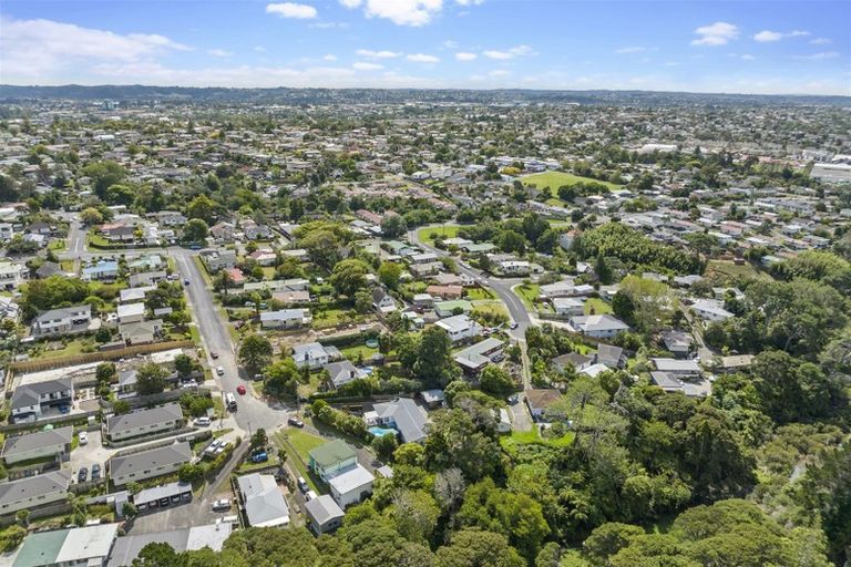 Photo of property in 2/16 Valron Road, Te Atatu South, Auckland, 0602