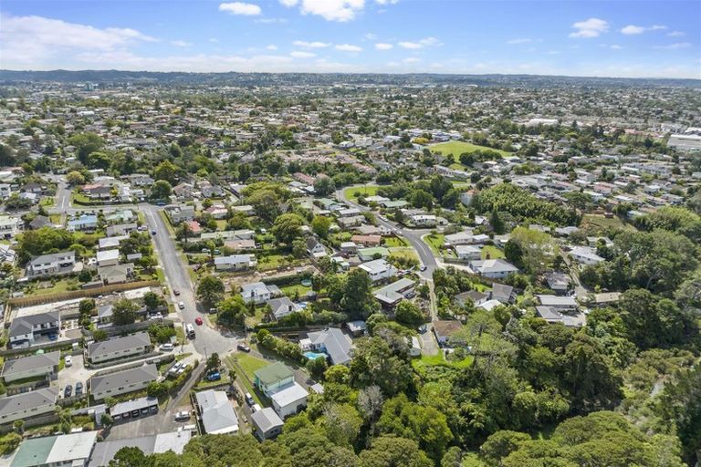 Photo of property in 2/16 Valron Road, Te Atatu South, Auckland, 0602