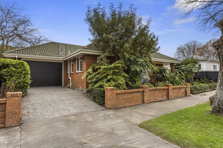 Photo of property in 33 Dee Street, St Albans, Christchurch, 8014