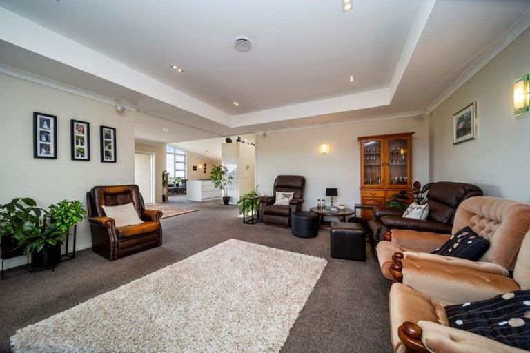 Photo of property in 9 Manukaka Heights, Hurdon, New Plymouth, 4310