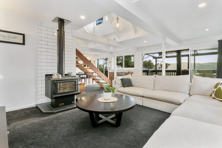 Photo of property in 6 Victory Road, Laingholm, Auckland, 0604