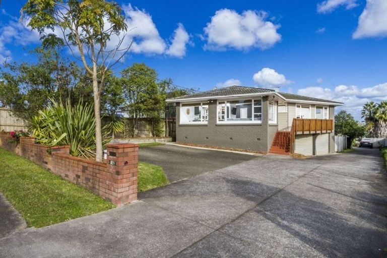 Photo of property in 1/818 East Coast Road, Oteha, Auckland, 0630