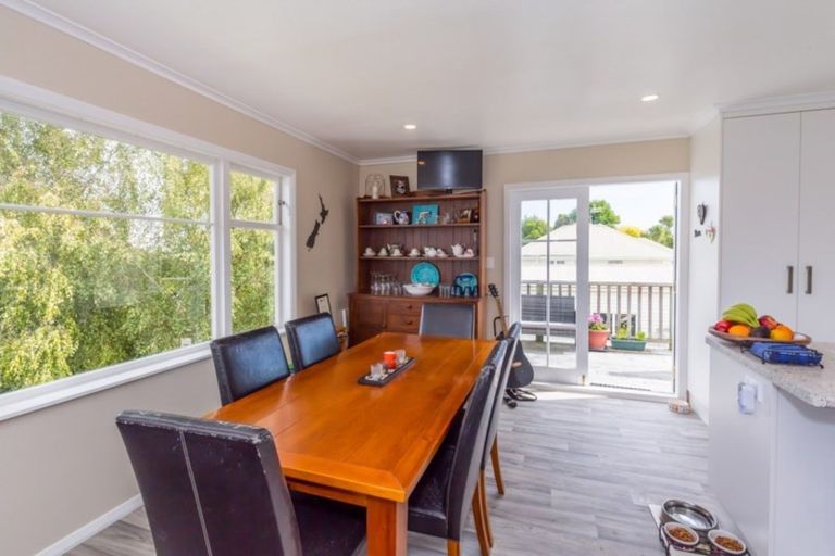 Photo of property in 61 Kawiu Road, Levin, 5510