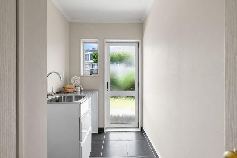 Photo of property in 27 Oteki Park Drive, Welcome Bay, Tauranga, 3112