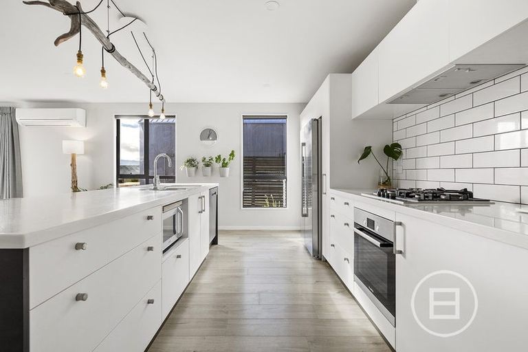 Photo of property in 16 Soudley Court, Jacks Point, Queenstown, 9371