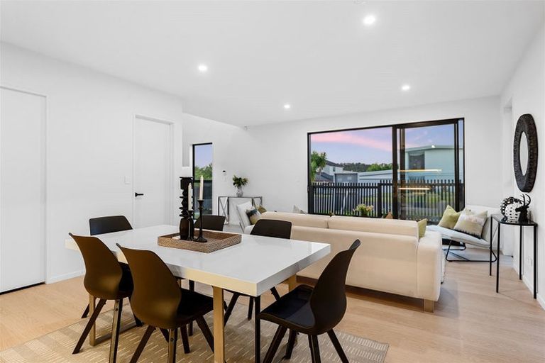 Photo of property in 7/5 Lemon Grove Lane, Greenhithe, Auckland, 0632